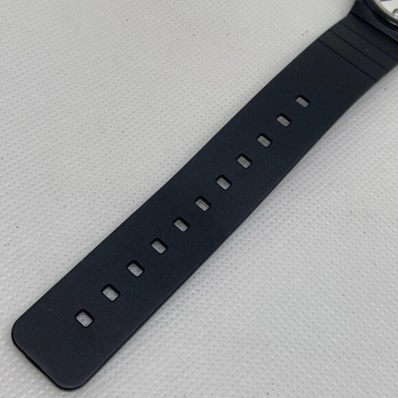 Casio MQ-24 1330 black tone plastic watch 33mm round white dial quartz running - Picture 4 of 5